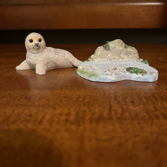 Vintage Fur Seal from the Protect Nature’s Innocents Sculpture Collection. - Picture 4 of 6